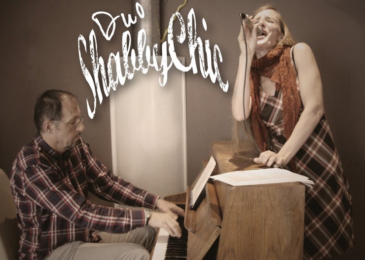 Bild Postkarte. Duo ShabbyChic. Cony und Urs mit Klavier. Live.